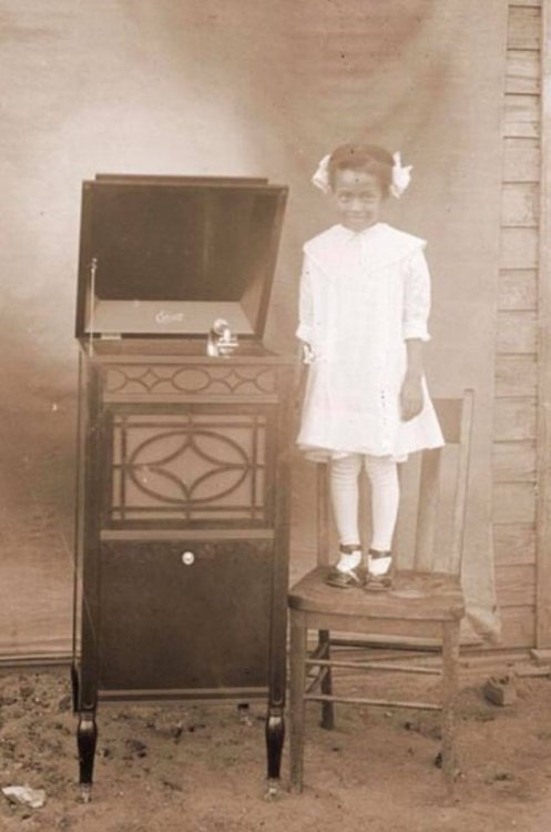 Edison C-150 with little girl.jpg