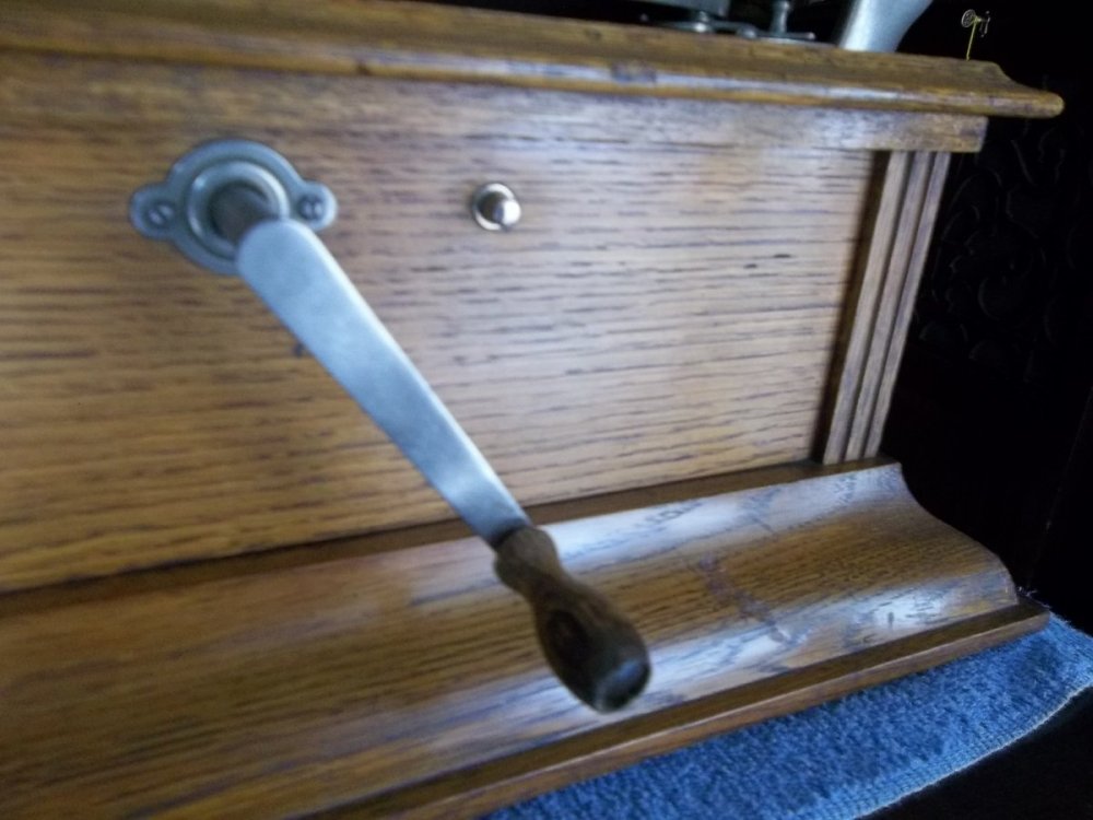 HMV crank cleaned up (1).JPG