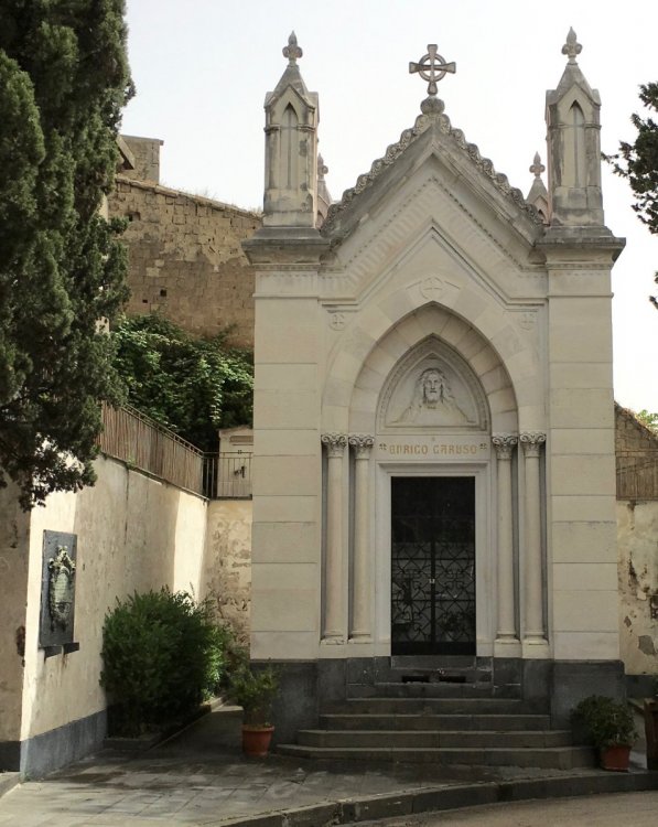 caruso_mausoleum_1.thumb.jpg.e2418e573c86cdd755a3f802beebbf35.jpg