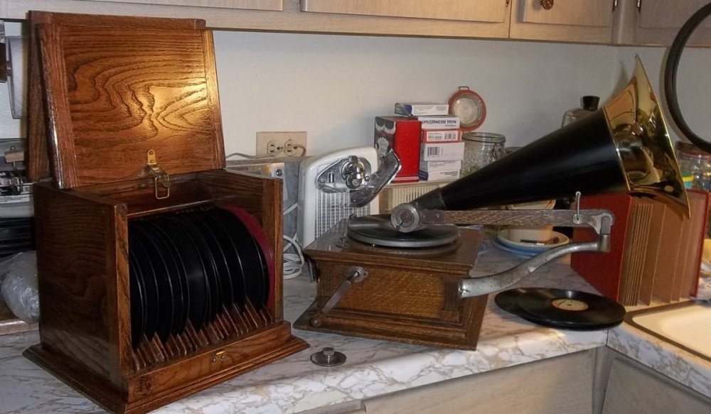 victor c and record cabinet (3).JPG
