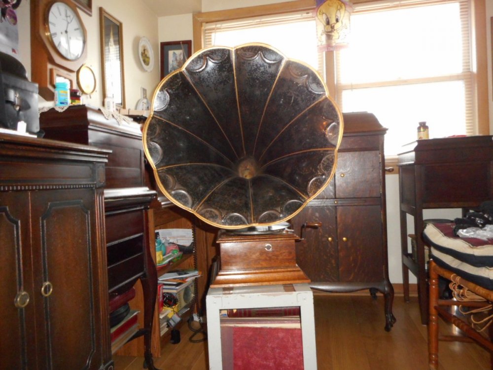 Perfecta Perophone phonograph (22).JPG