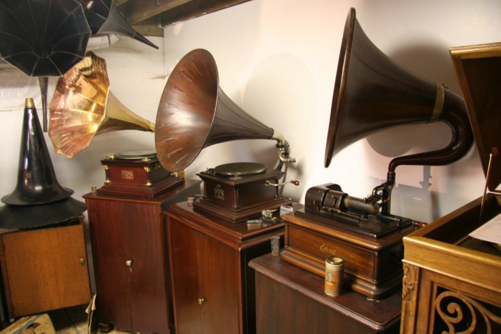 Vic 06 cabinet 03.JPG