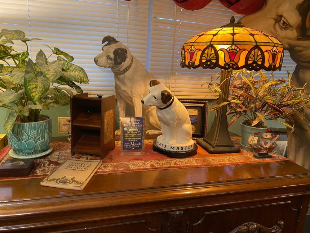 CBS Lenox Nipper  with Base not lighted.JPG