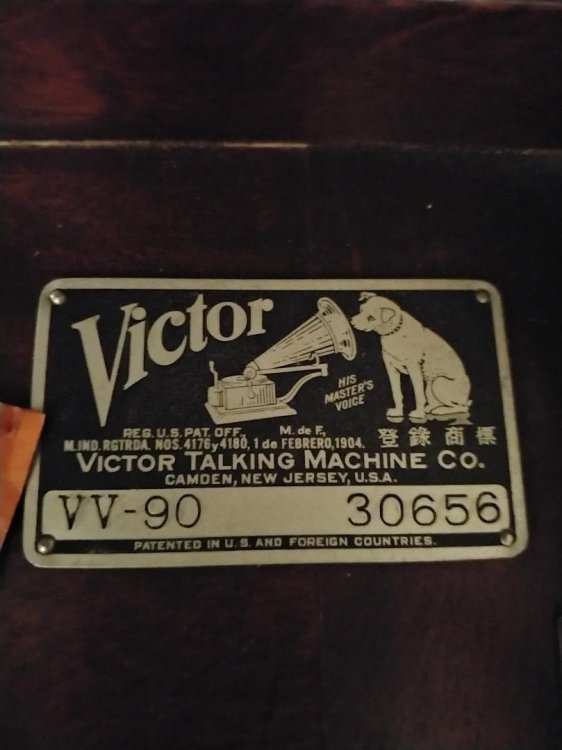 victor talking machine victorola.jpg
