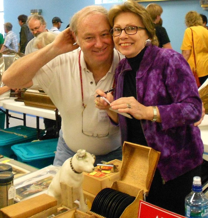 Tom & Sandy at show.jpg