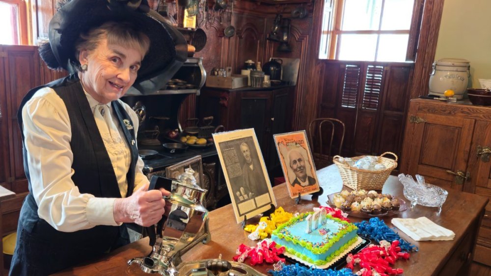 Hearthstone Edison Birthday (4).jpg